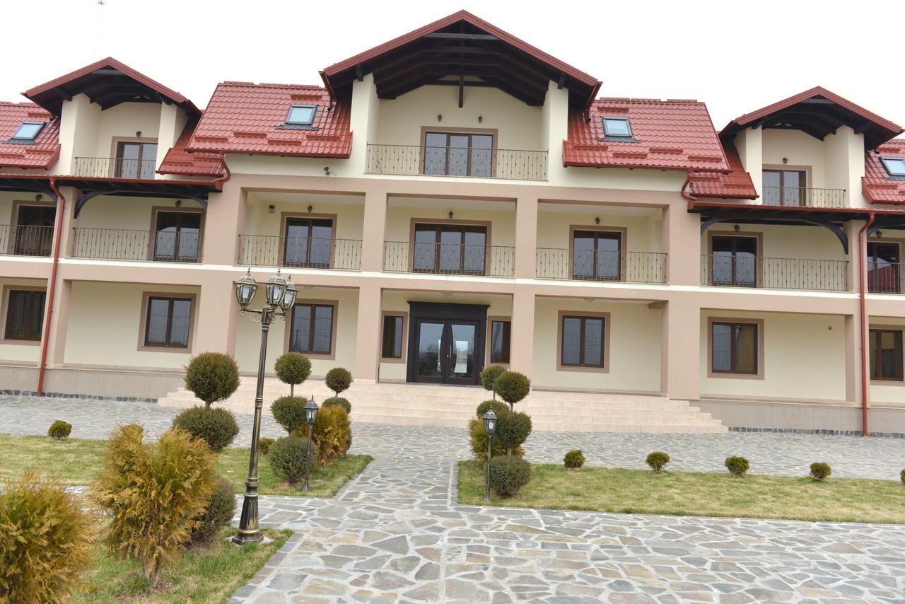 Hotel Dallas Negresti-Oas Exterior photo